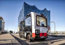 Autonom fahrendes Shuttle erhält bundesweite Testzulassung Dieses von Holon zur Verfügung gestellte Foto zeigt den «HOLON urban», ein neues autonom fahrendes Elektro-Shuttle, vor der Elbphilharmonie.