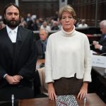 Block-Prozess für drei Wochen unterbrochen Christina Block steht im Gericht neben ihrem Verteidiger Ingo Bott.