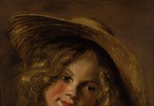 Wie Kindheit in der Kunst erzählt wird blondes Mädchen mit Strohhut auf dem Kopf schaut zur Seite