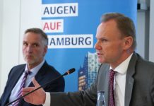 Verfassungsschutz klagt gegen Hamburger Linken-Politiker Archivbild vom 04.07.2022, Hamburg: Es sind zu sehen Andy Grote (r., SPD), Senator für Inneres und Sport, und Torsten Voß, Leiter des Landesamtes für Verfassungsschutz, bei der Vorstellung des Verfassungsschutzberichts.