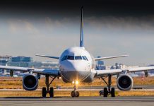 Airbus räumt bei Dubai-Messe ab Ein Flugzeug von vorne.