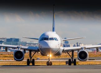 Airbus räumt bei Dubai-Messe ab Ein Flugzeug von vorne.