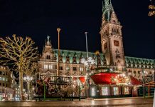 Das sind die Hamburger Weihnachtsmärkte 2025 https://pixabay.com/photos/christmas-market-hamburg-town-hall-3828428/