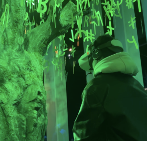 Unter dem Weltenbaum Yggdrasil könnt ihr mit Virtual Reality noch tiefer in die Geschichte eintauchen. Foto: Sebastian Geschwill/Vivian Maxim Calderon