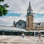 Neuer Fahrplan der Deutschen Bahn – Was verändert sich? Hamburg Hauptbahnhof von außen.