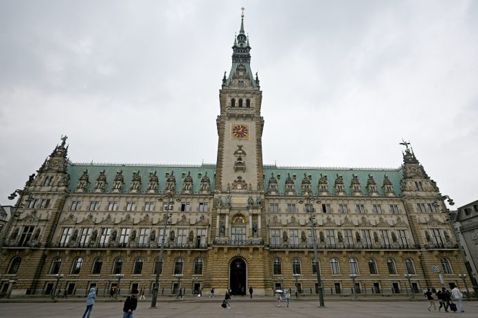 Hamburger Rathaus im Regen Hamburger Rathaus im Regen.
