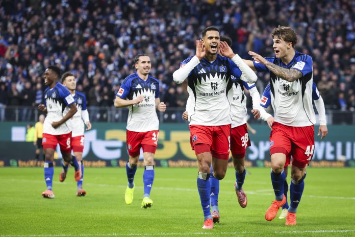 HSV-Stürmer Robert Glatzel jubelt nach dem 1:0 gegen den VfB Stuttgart.