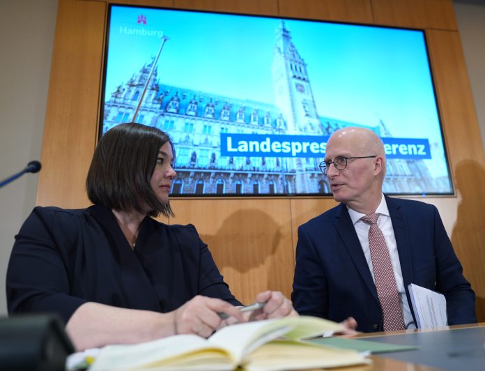 Landespressekonferenz Hamburg Peter Tschentscher und Katharina Fegebank haben bei der Landespressekonferenz die Klimaziele vorgestellt.