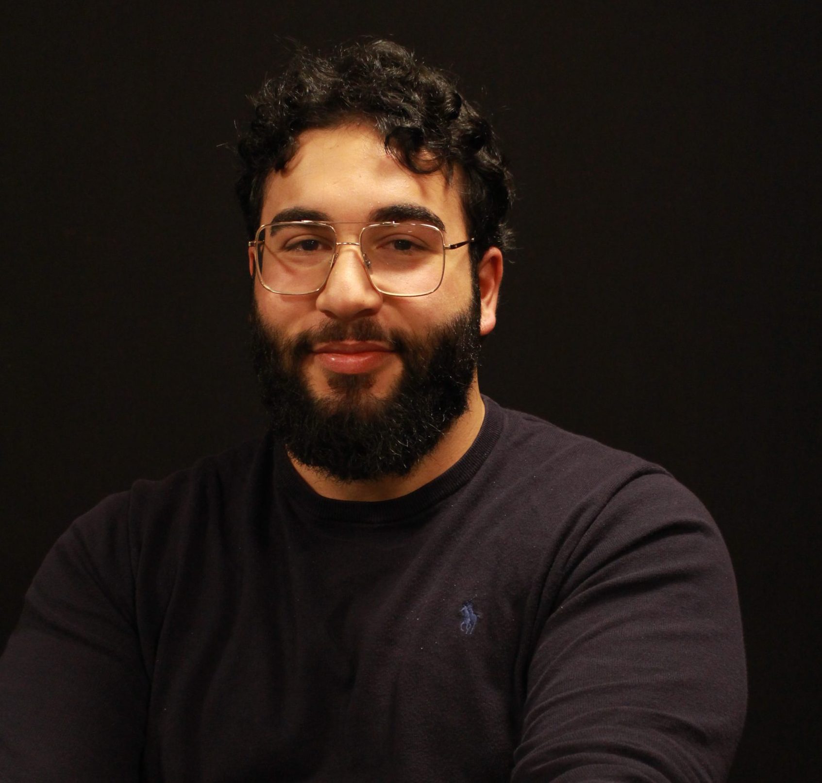 Das Foto zeigt Okan Taşköprü, den Enkel des Opfers, im Porträt