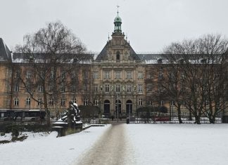 Warum streiten Promis und Presse so oft in Hamburg vor Gericht? Blick auf das Ziviljustizgebäude des Landgerichts Hamburg.