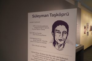 Der Aufsteller von Süleyman Taşköprü.
