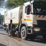 Die Entsorger*innen der Stadtreinigung bei Aufräumarbeiten in einer Einkaufsstraße. Bild: Stadtreinigung Hamburg, Thorge Huter