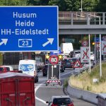 Stau in Aussicht: A23 am Wochende teilweise gesperrt Hamburg: Fahrzeuge stauen sich am Autobahndreieck Hamburg-Nordwest auf der Autobahn A23 in Richtung Norden.
