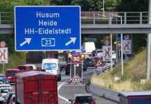 Stau in Aussicht: A23 am Wochende teilweise gesperrt Hamburg: Fahrzeuge stauen sich am Autobahndreieck Hamburg-Nordwest auf der Autobahn A23 in Richtung Norden.