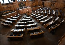 Gegenwind für die AfD Der leere Senat der Hamburger Bürgerschaft.