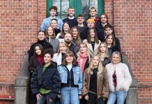Neue Finken, gleiches Magazin Eine Gruppenaufnahme der 23 FINK-Redakteurinnen und Redakteure auf dem Campus der HAW Hamburg