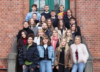 Neue Finken, gleiches Magazin Eine Gruppenaufnahme der 23 FINK-Redakteurinnen und Redakteure auf dem Campus der HAW Hamburg