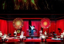 Start des Hamburger Theater Festivals Szenenbild von Sorokins "Der Schneesturm" in der Theaterproduktion von Kirill Serebrennikow.