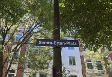 Gedenkfeier für Semra Ertan Das Bild zeig ein Schild am inoffiziellen Semra-Ertan-Platz auf St. Pauli.