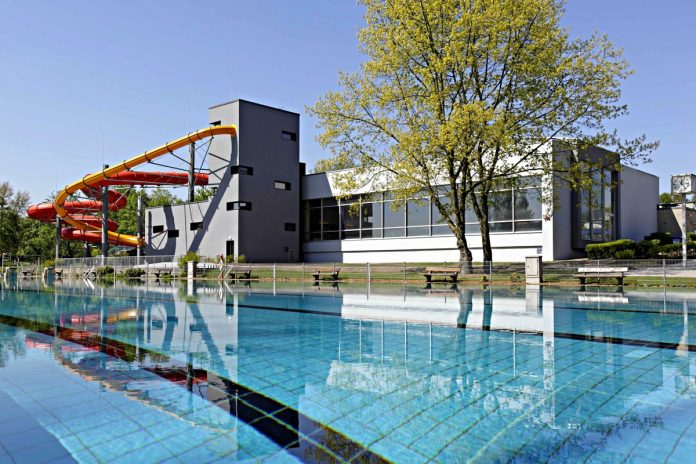 © Bäderland_MG_3974-2 Außenansicht vom Freibad in Billstedt. Quelle: Bäderland Hamburg
