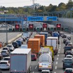 A7-Sperrung am Wochenende: Elbtunnel nicht befahrbar Autos stehen im Stau auf der Autobahn.
