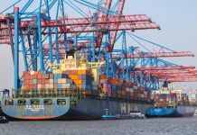 Straße von Hormus bald wieder frei? – Deutsche Reedereien erleichtert Ein beladenes Containerschiff liegt im Hamburger Hafen.