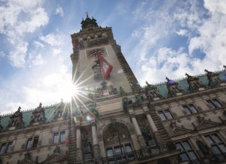 Bürgerschaft hat für Verfassungsschutz-Check abgestimmt Foto vom Hamburger Rathaus