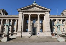Sammelklage gegen Meta unterbrochen Das Gebäude des Hanseatischen Oberlandesgerichts.