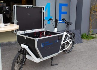Kaffee aus dem Fahrrad – und das ist erst der Anfang Ein Lastenrad vor dem Gebäude des CC4E.