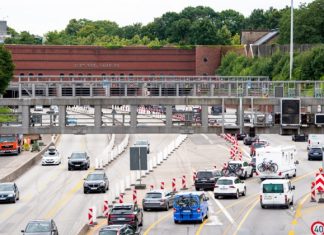 Elbtunnel und Köhlbrandbrücke nach Sperrungen wieder frei Stau auf der A7 vor dem Elbtunnel, wegen Sperrungen.