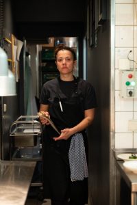 Laura Kierse in der Küche