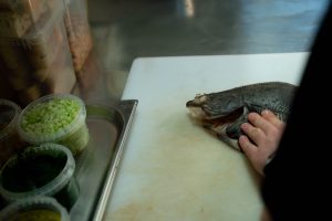 Fisch auf dem Schneidebrett