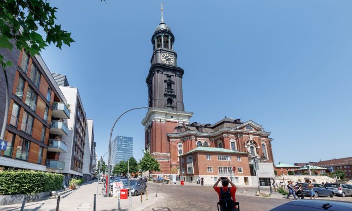 Außenbild des Hamburger Michels (St. Michaelis-Kirche)