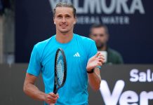 Nach elf Jahren: Alexander Zverev gewinnt Grand Slam Alexander Zverev hält seinen Tennisschläger in der Hand.