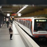 U1 fällt drei Monate lang aus Stephansplatz Hamburg: Zig der U-Bahnlinie 1 richtung Ohlsdorf fährt ein