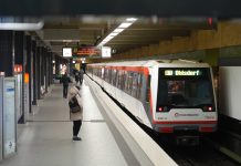 U1 fällt drei Monate lang aus Stephansplatz Hamburg: Zig der U-Bahnlinie 1 richtung Ohlsdorf fährt ein