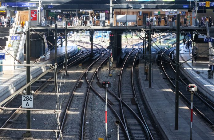 Leere Gleise am Hamburg Hauptbahnhof, Govolta stellt Direktverbindung ein.