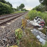 Mutmaßlicher Brandanschlag auf Zugstrecke zwischen Hamburg und Cuxhaven Die Zugstrecke zwischen Hamburg und Cuxhaven, neben der Zugstrecke steht ein verbrannter Verteilerkasten.