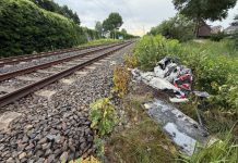 Mutmaßlicher Brandanschlag auf Zugstrecke zwischen Hamburg und Cuxhaven Die Zugstrecke zwischen Hamburg und Cuxhaven, neben der Zugstrecke steht ein verbrannter Verteilerkasten.