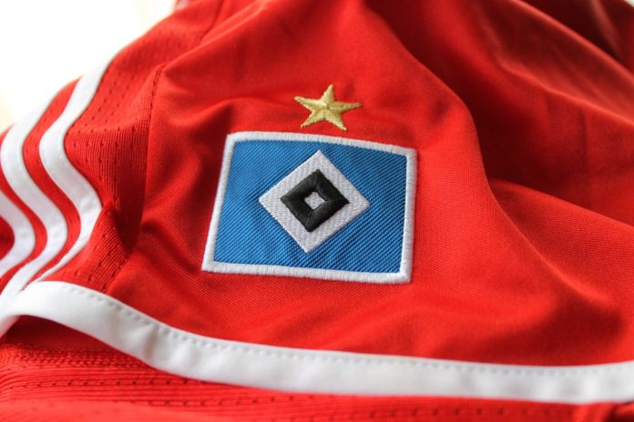 Hamburg-Trikot Rotes HSV-Trikot mit blauem Logo. News: Der HSV Kader ist noch nicht vollständig.