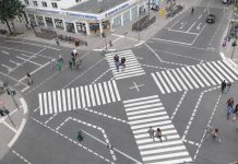 Osterstraße: Eine Kreuzung wie in Tokio? Eine Kreuzung ist von oben zu sehen. Auf dem Aspahlt befinden sich Zebrastreifen, die sich wie ein Kreuz in der Mitte überschneiden.