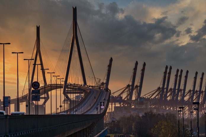 Die Köhlbrandbrücke ist wieder befahrbar Die Köhlbrandbrücke in Hamburg